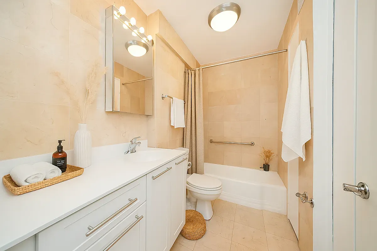 236 East 36th Street — Photo 4
