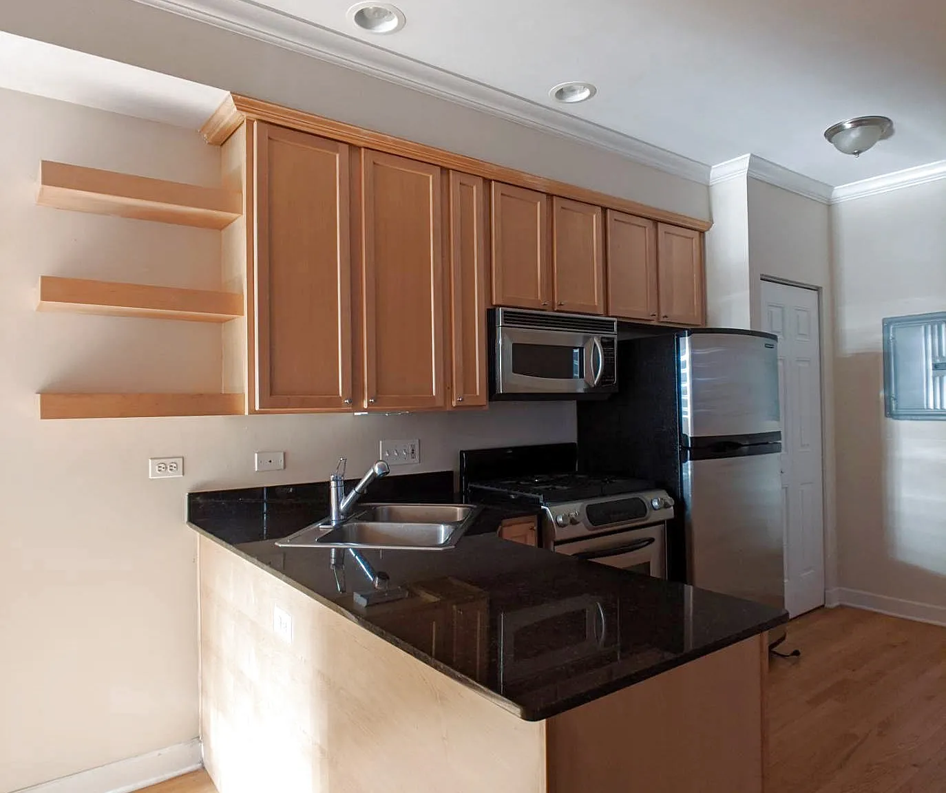 1 bed, 700 sqft, $2,495 — Photo 4