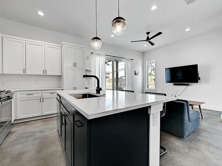 2812 E 4th St #2 — Photo 11