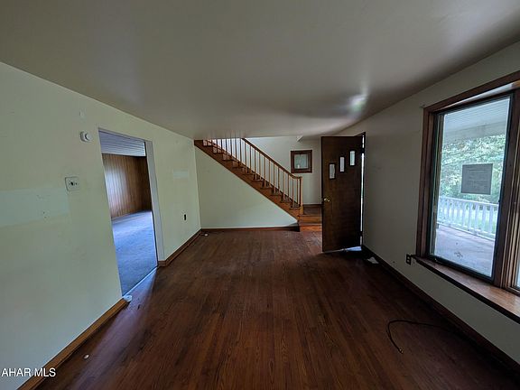 3rd image of 1390 Polecat Rd
