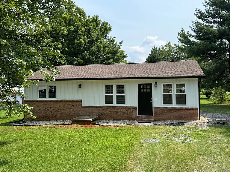 145 Arrow Ln — Photo 1
