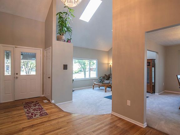 4th image of 8232 Mary Beth Dr