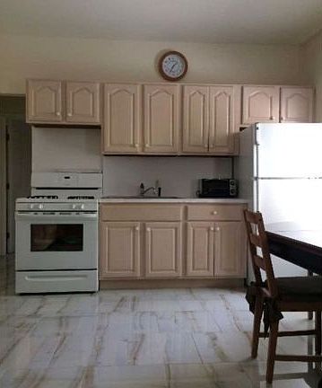 2nd image of 136 E Olive St