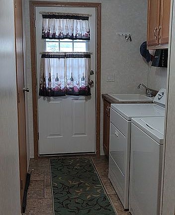 Side entry, laundry room