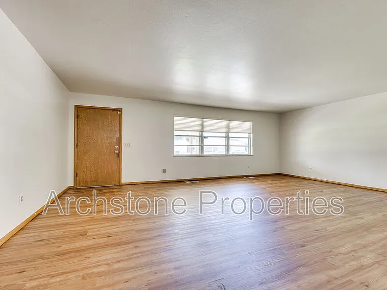 3121 Lakeside Dr — Photo 7