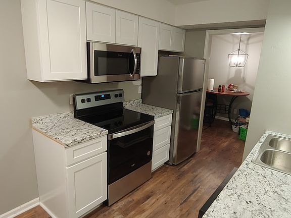 3rd image of 1905 S Elm St #10455384