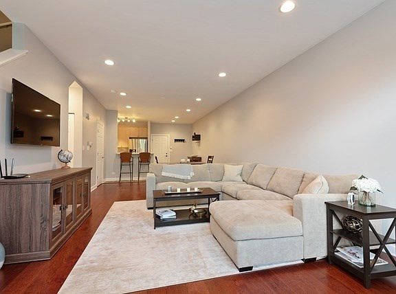 3rd image of 6267 Lincoln Ave
