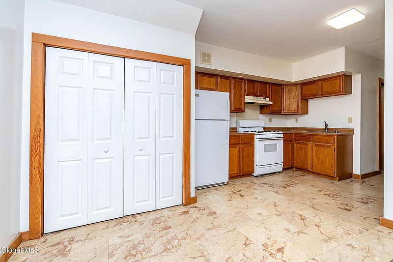5th image of 110 Lancaster Street
