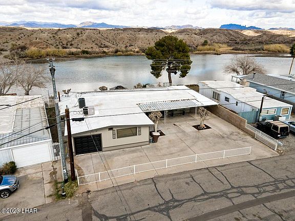 2nd image of 334 E Riverfront Dr