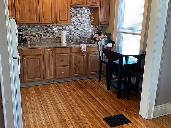 5th image of 118 Norwood Ave APT 4