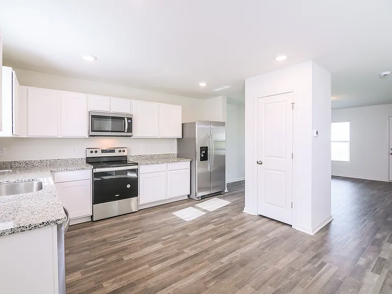 2205 Samuel Ln — Photo 7