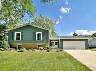 1005 Timber Ln, Darien, IL 60561