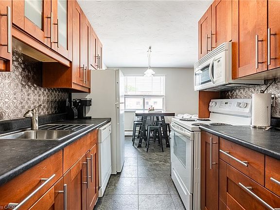 5th image of 485 Thorold Rd #211