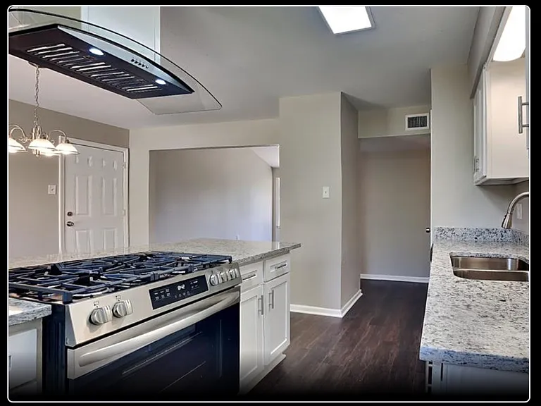 9710 Kerry Glen Ln — Photo 3