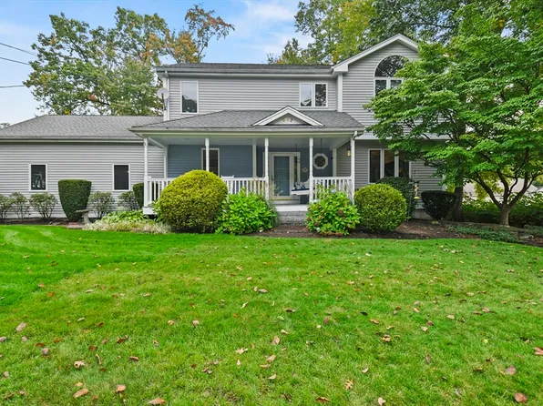 892 Lancaster St, Leominster, MA 01453