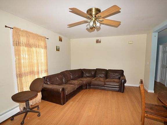 3rd image of 395 Linnet St