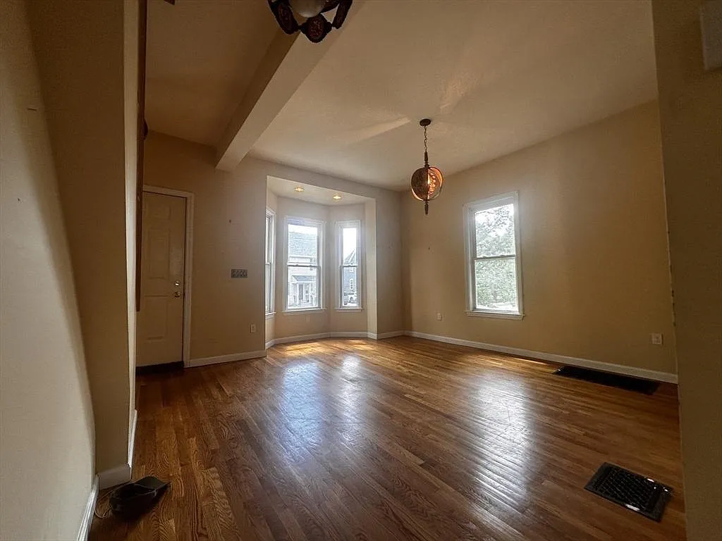 4 bed, 1483 sqft, $3,400 — Photo 3