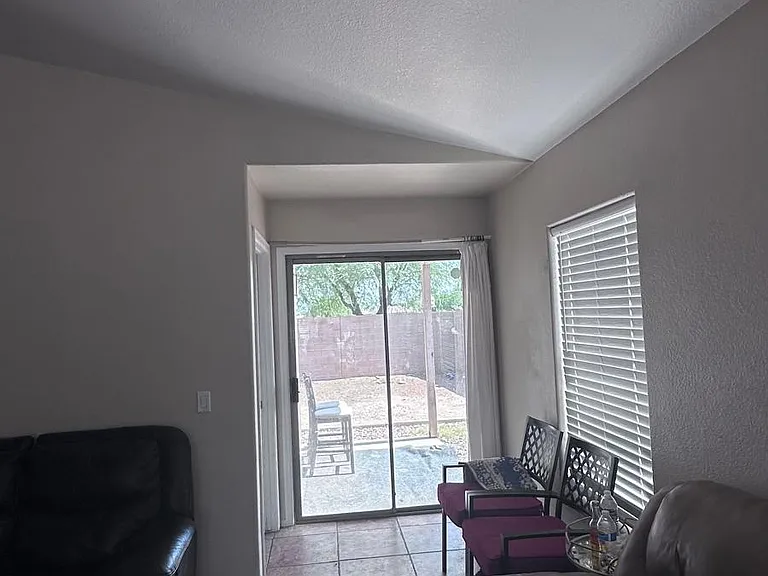 13145 W Desert Ln — Photo 2