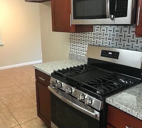 4th image of 1062 Laurel Ave