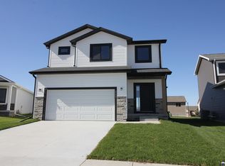 4342 Woodside Village Dr, Lincoln, NE 68528