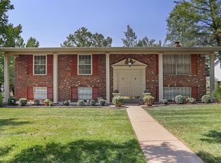 1 Cottagemill Ct, Ballwin, MO 63021