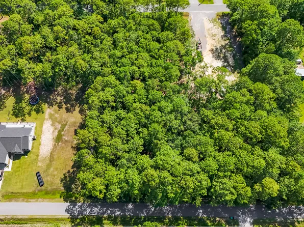 684 Sycamore St, Ocean Springs, MS 39564