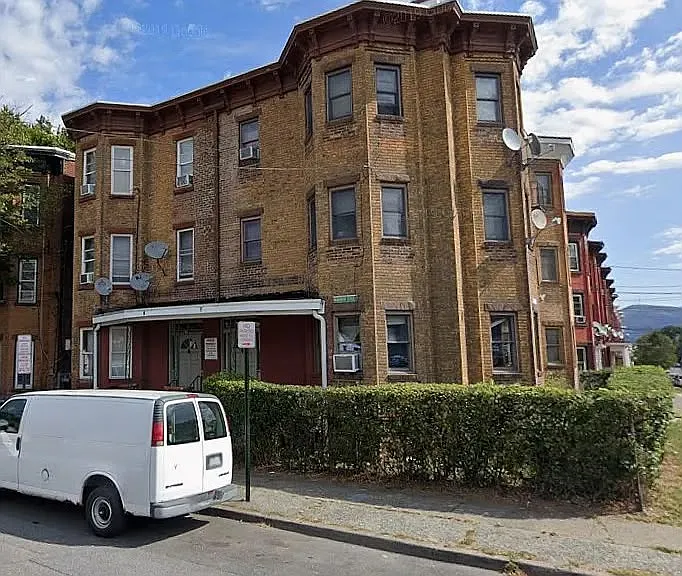 32 Monument St #A — Photo 2