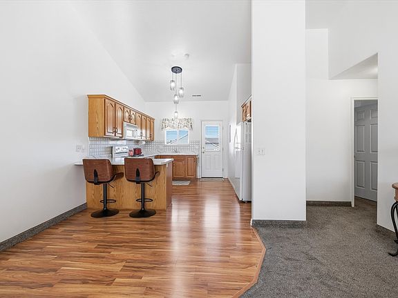 5th image of 55 Mountain View Cir