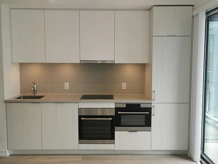 158 Front St E #821 — Photo 11