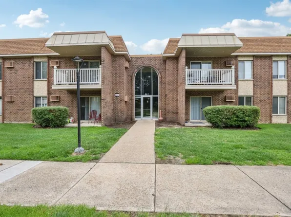 461 N Jonathan Dr APT 101, Palatine, IL 60074