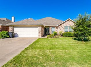 711 Park Ridge Dr, Cleburne, TX 76033