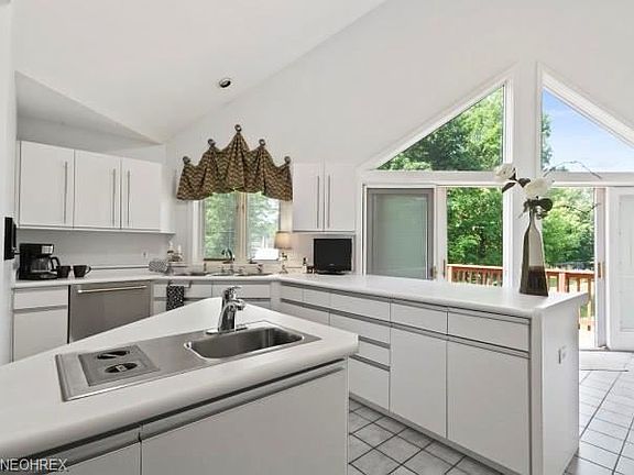 4th image of 91 Midgewood Dr