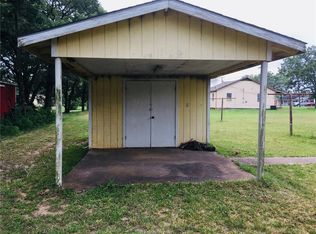 806 E Davis St, Hearne, TX 77859