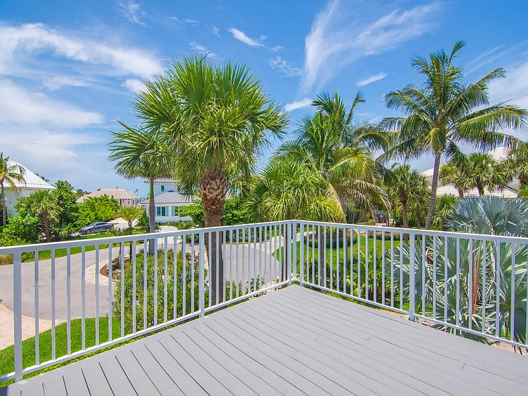 1575 Shorelands Dr E — Photo 27