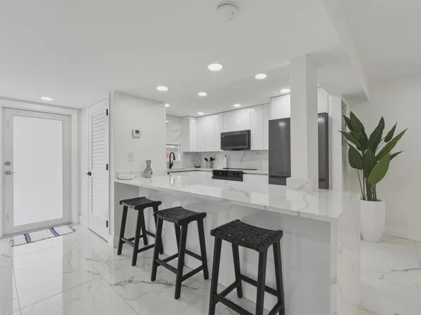 9523 S Hollybrook Lake Dr APT 103, Hollywood, FL 33025