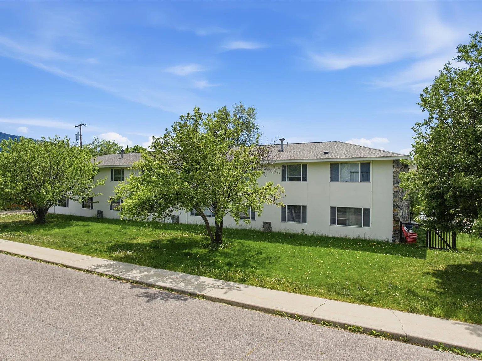Moose Haus Apartments (1000 Rollins St) — Photo 3