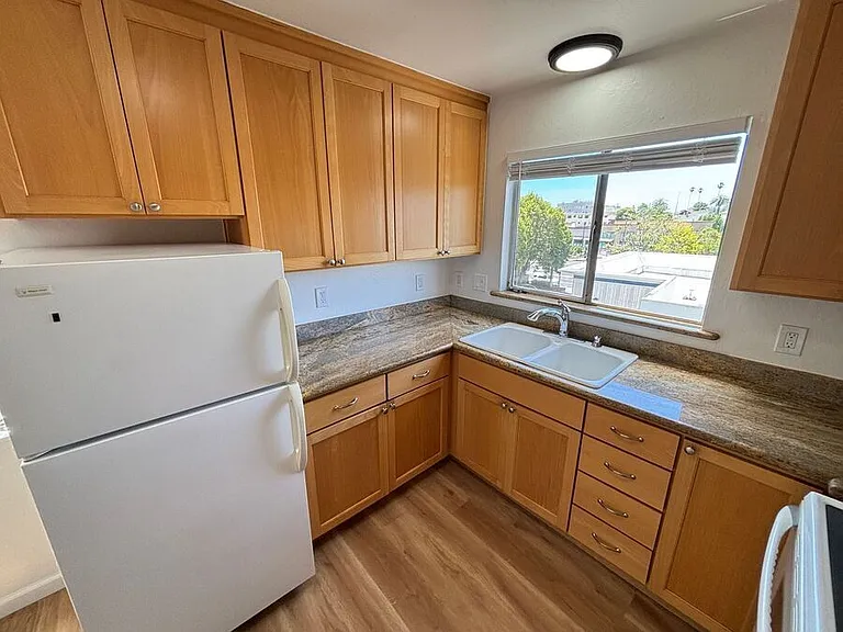 210 Athol Ave #10 — Photo 7