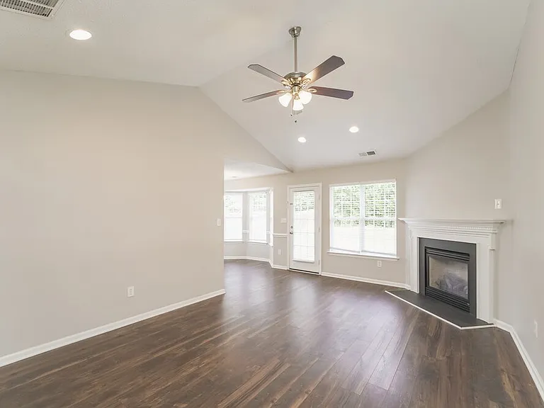 1038 Counselors Dr — Photo 4