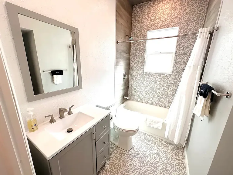 Full Bathroom