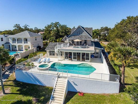 3rd image of 803 Indian River Ave