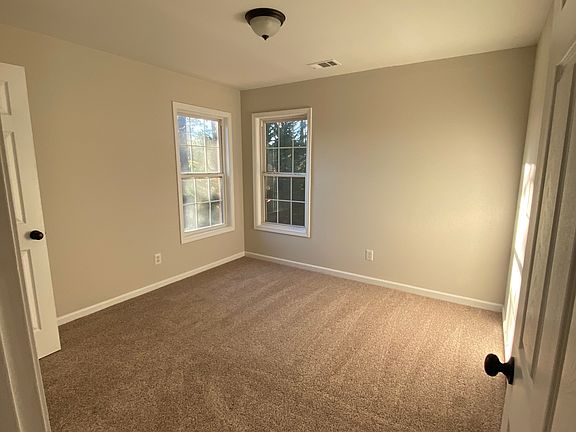 4th image of 2900 Weatherstone Cir SE
