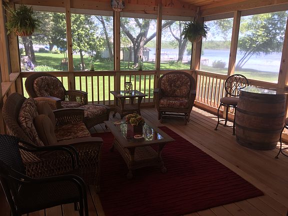 Screened-in porch