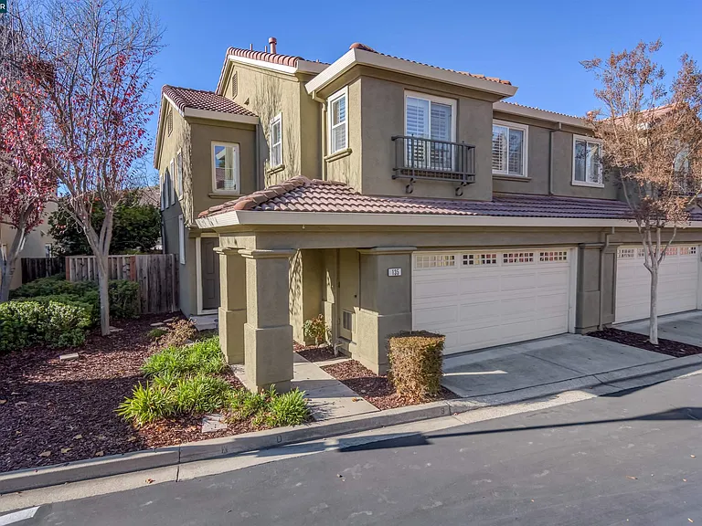 135 Coralflower Ln — Photo 1