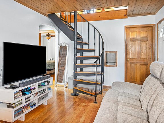5th image of 2733 W 89th St