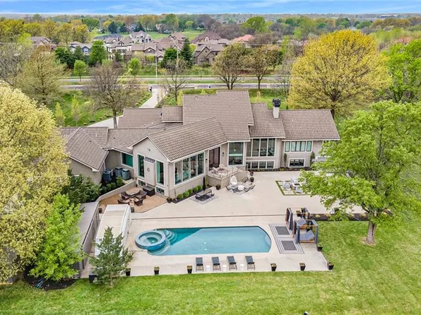 15525 Switzer Rd, Overland Park, KS 66221