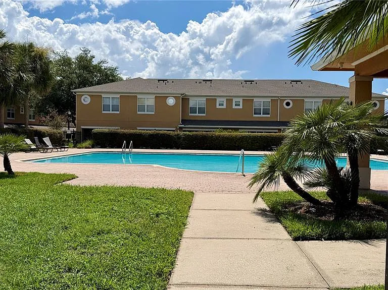 326 Chelsea Dr — Photo 8