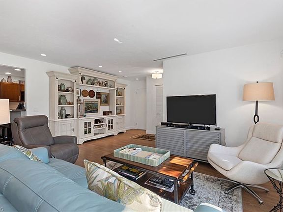 3rd image of 1273 Coconut Dr