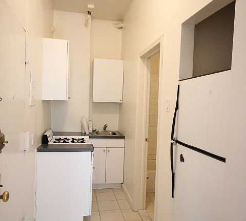 4th image of 320 W 55th St APT 1C