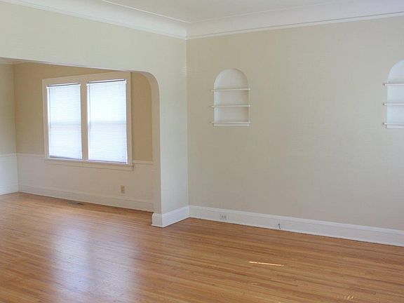 4th image of 1610 Sheridan Ave N