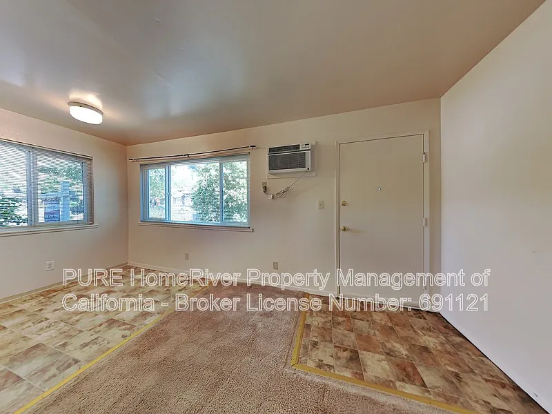 2526 G St — Photo 2